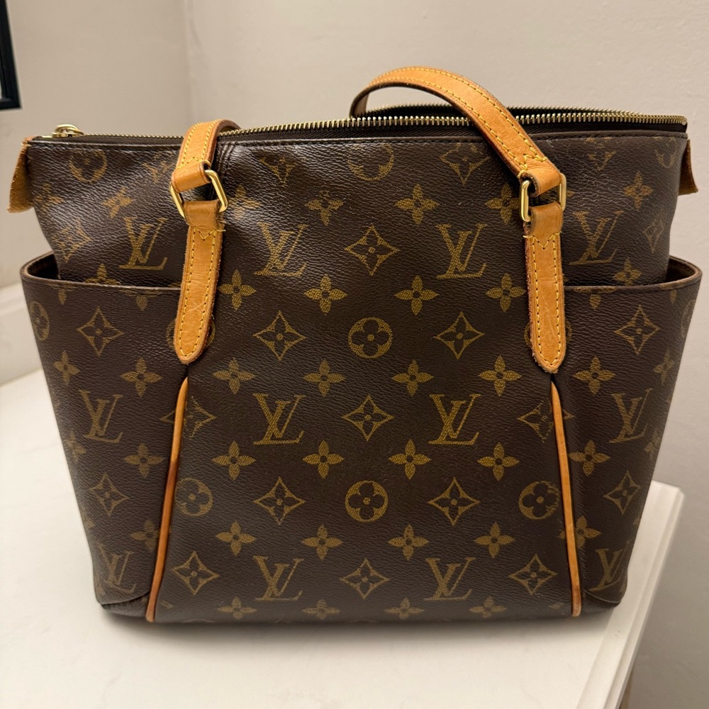 *AUTHENTIC* Louis Vuitton Totally PM NM Monogram